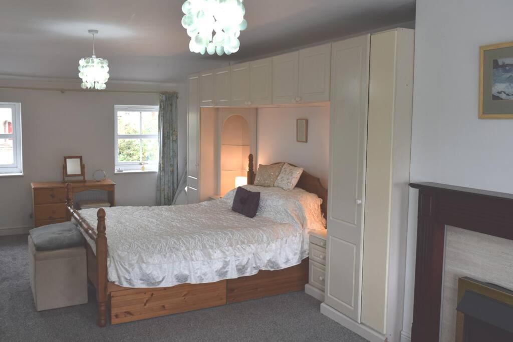 Dee View Villa Holywell  Exterior photo